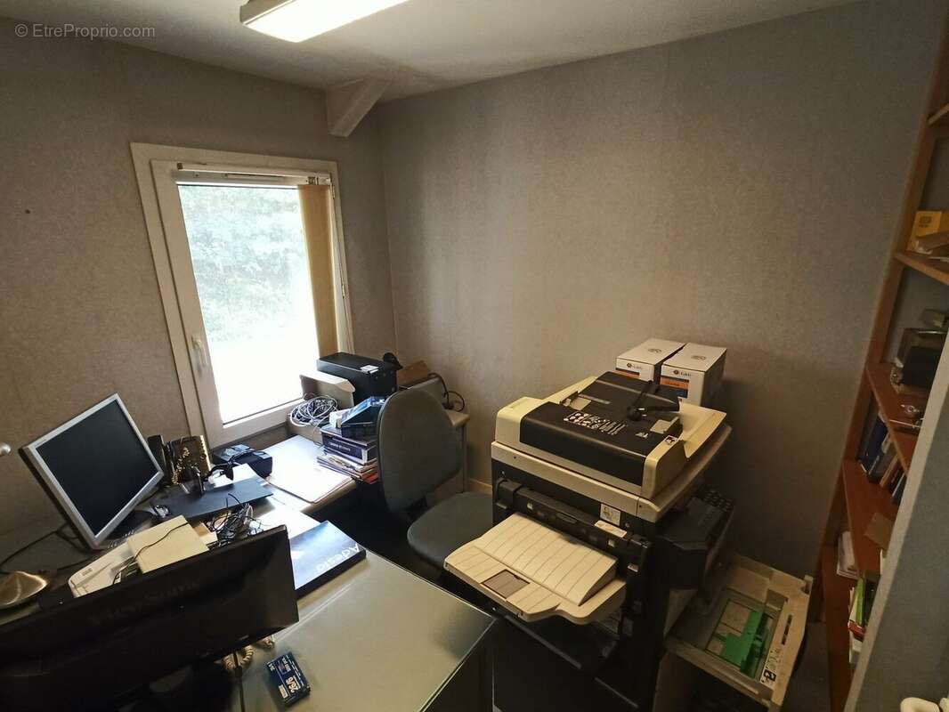 Commerce à AIXE-SUR-VIENNE