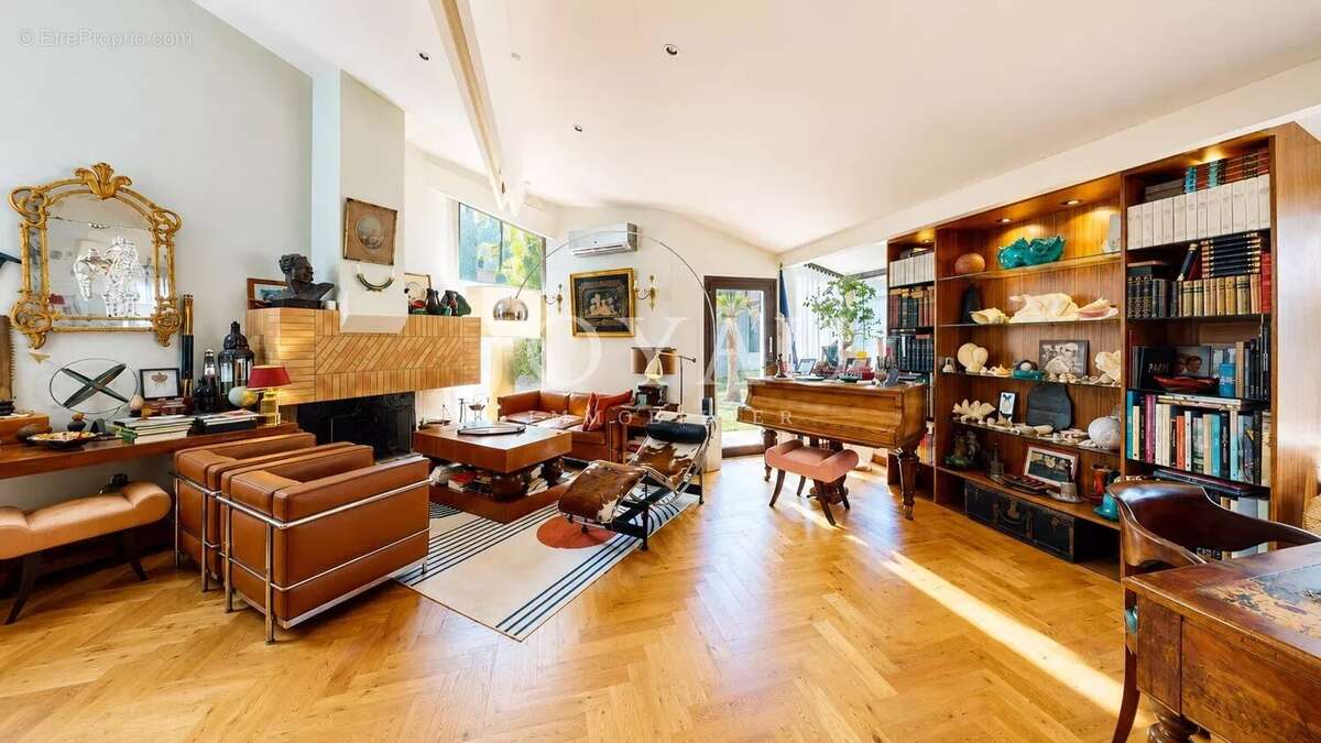 Maison familiale avec piscine et garage – Côte Pavée, à proximité immédiate des écoles - photo 5
