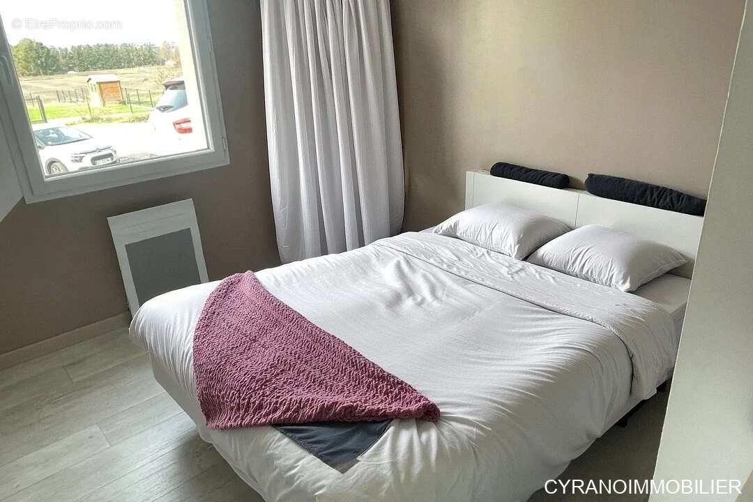 Maison à COURS-DE-PILE