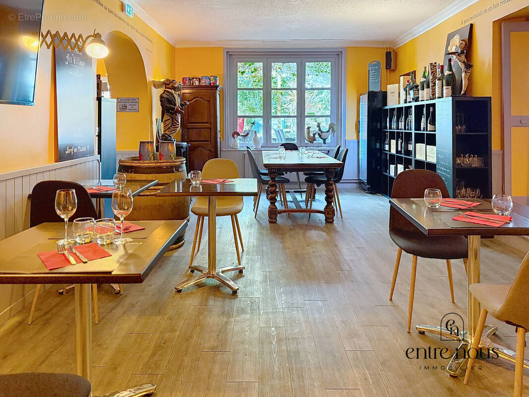 Photo 1 - Commerce à SAINTE-CROIX