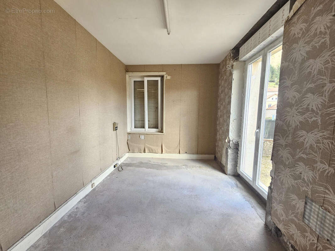RDC GAUCHE - Appartement à RUPT-SUR-MOSELLE