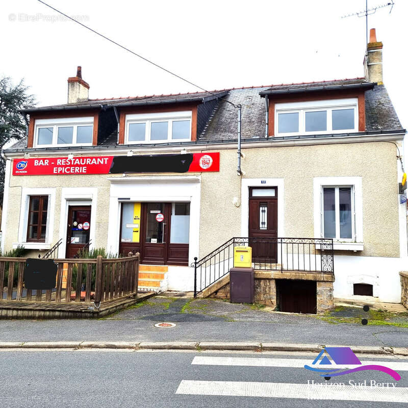 Façade avant - Maison à MONTGIVRAY