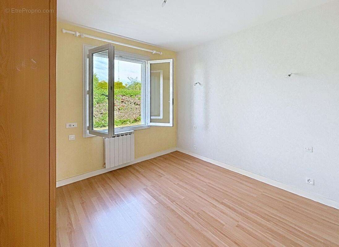 EXCLUSIVITE  THENAC Maison  de plain pied de 6 pièces 122 m2 - photo 9