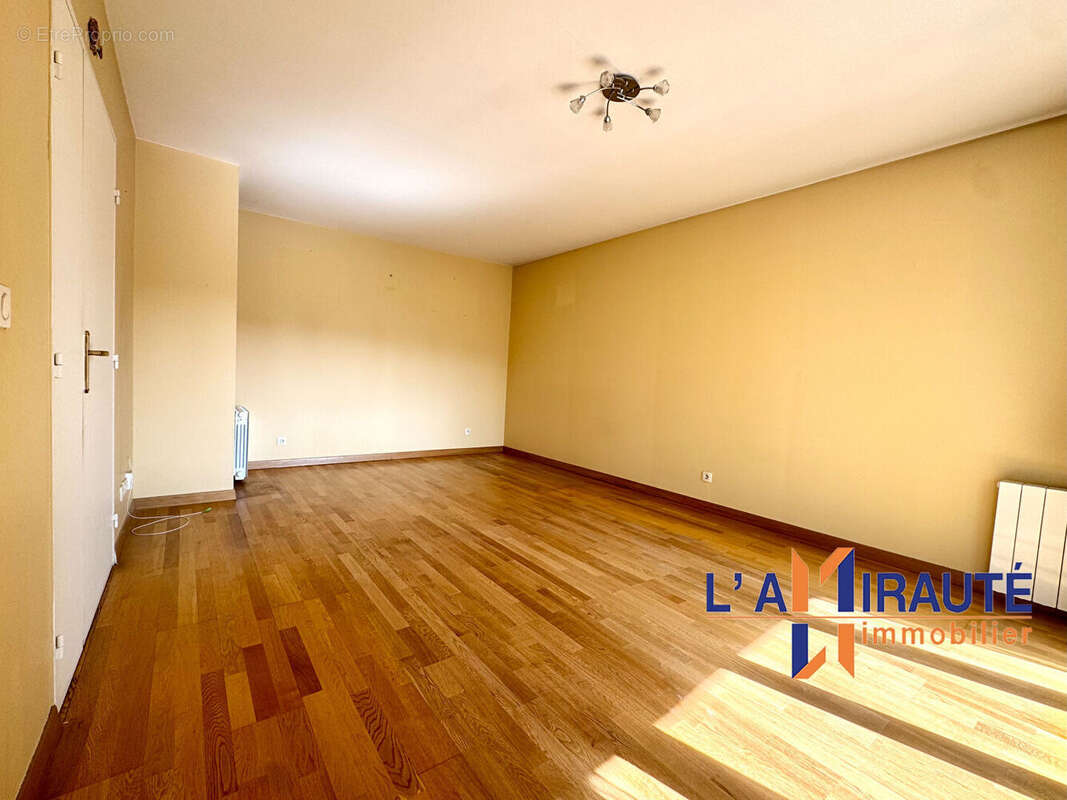 Appartement à HOUILLES