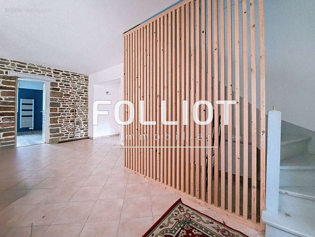 Maison à FOLLIGNY