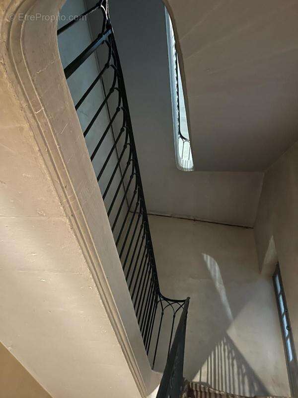 Appartement à BAGNOLS-SUR-CEZE