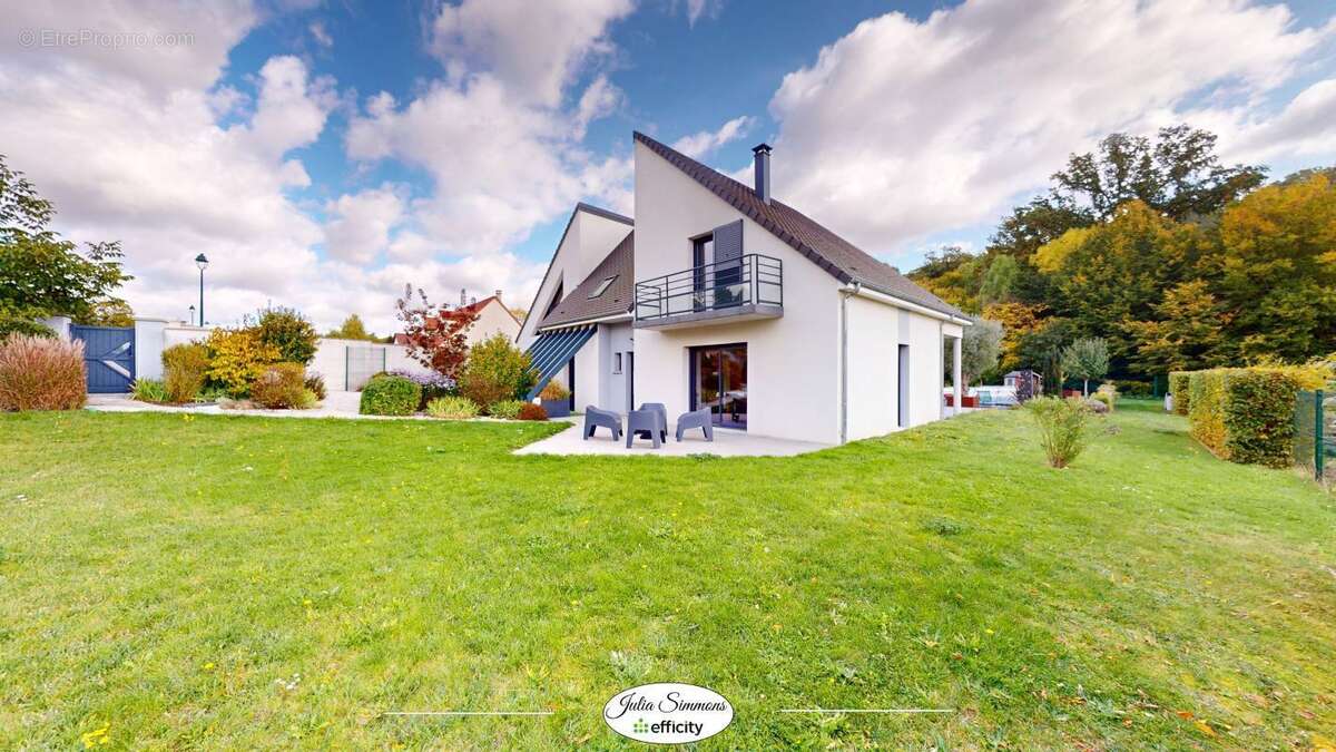 Maison à CHERISY