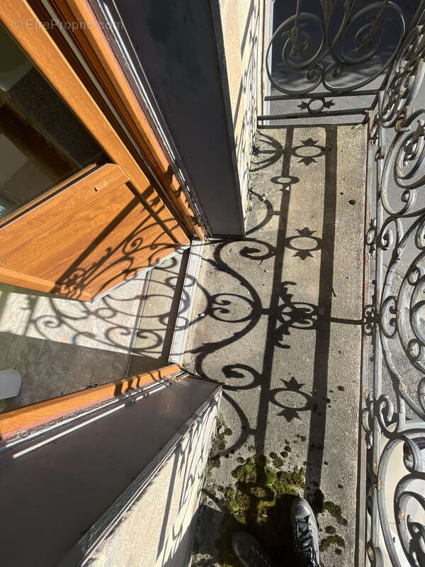 Appartement à EGLISENEUVE-D'ENTRAIGUES