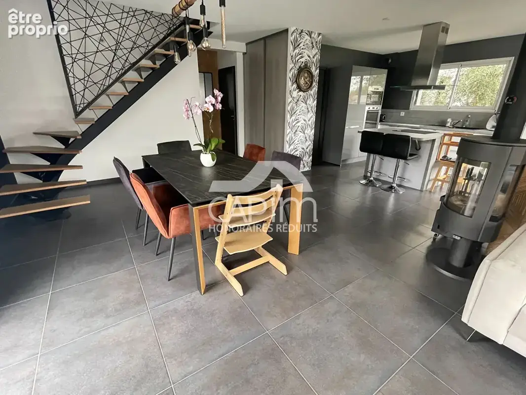 Maison Contemporaine Fougères 2015 Quartier Hopital- 5 chambres- 150m²-Terrain 505m² - photo 3
