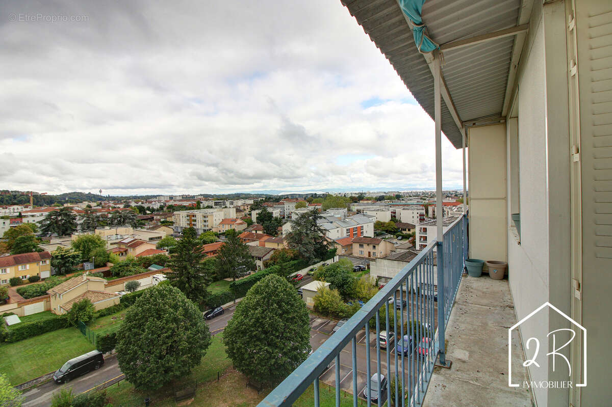 Appartement à MEYZIEU