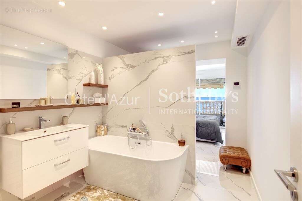 Appartement à VALLAURIS