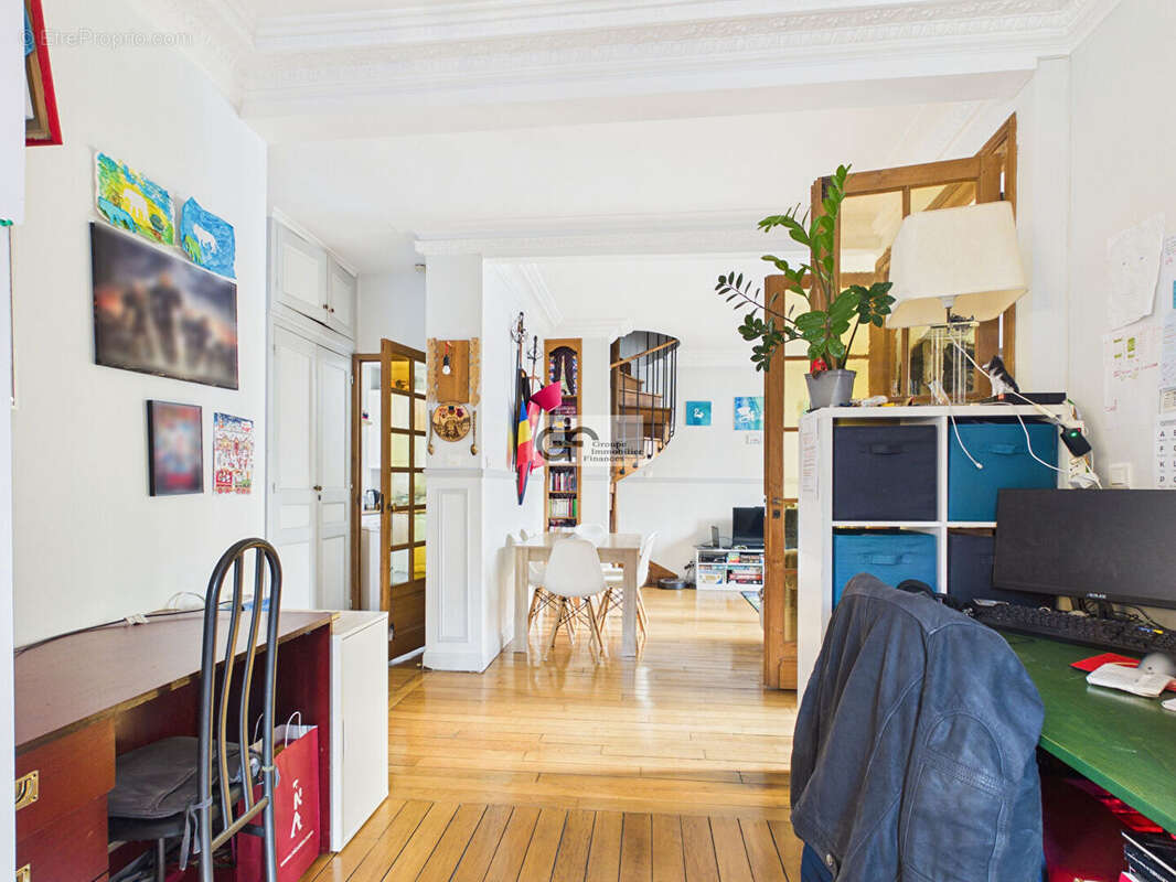 Appartement à PARIS-16E