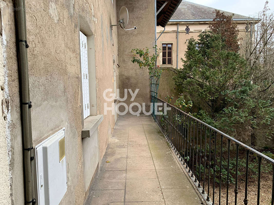 Appartement à TOULON-SUR-ARROUX