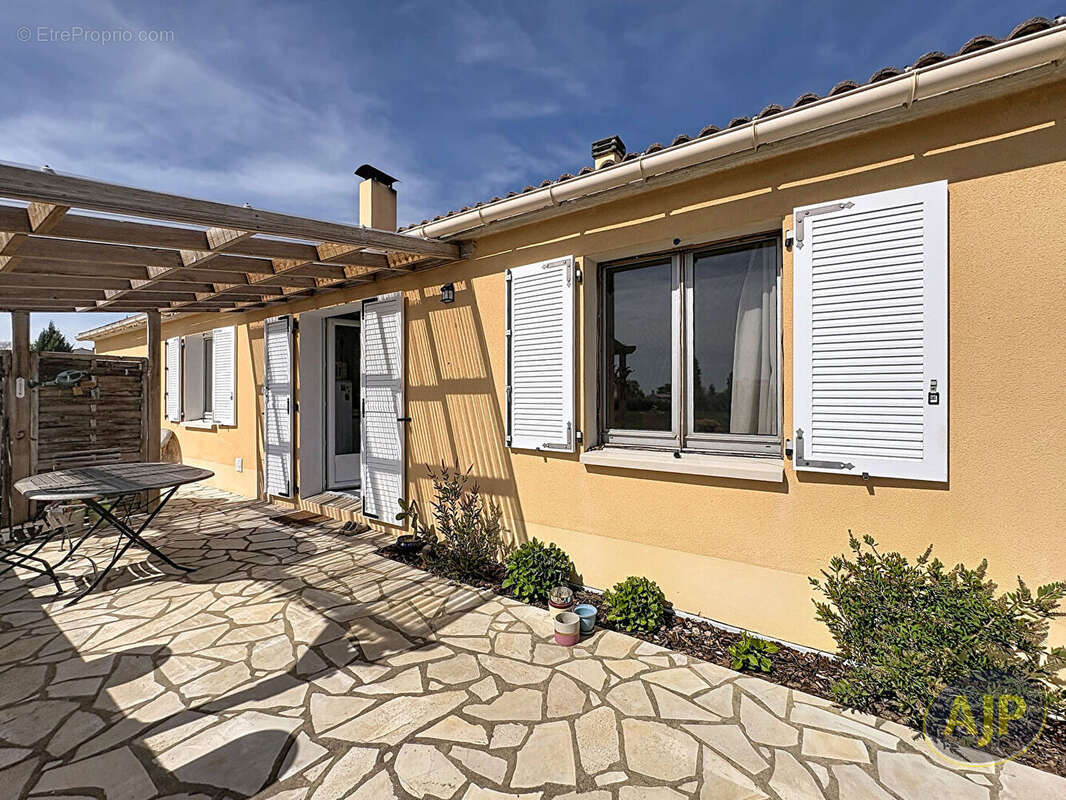 Maison à SAINT-DENIS-DU-PAYRE