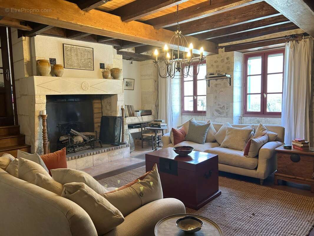 Maison à MONTIGNAC-LE-COQ