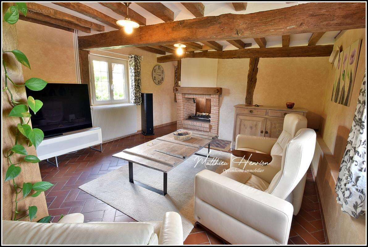 Maison de caractère chargée d'histoire, garage, DPE C ! - photo 10