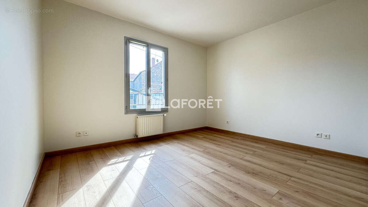 Appartement à L'ARBRESLE