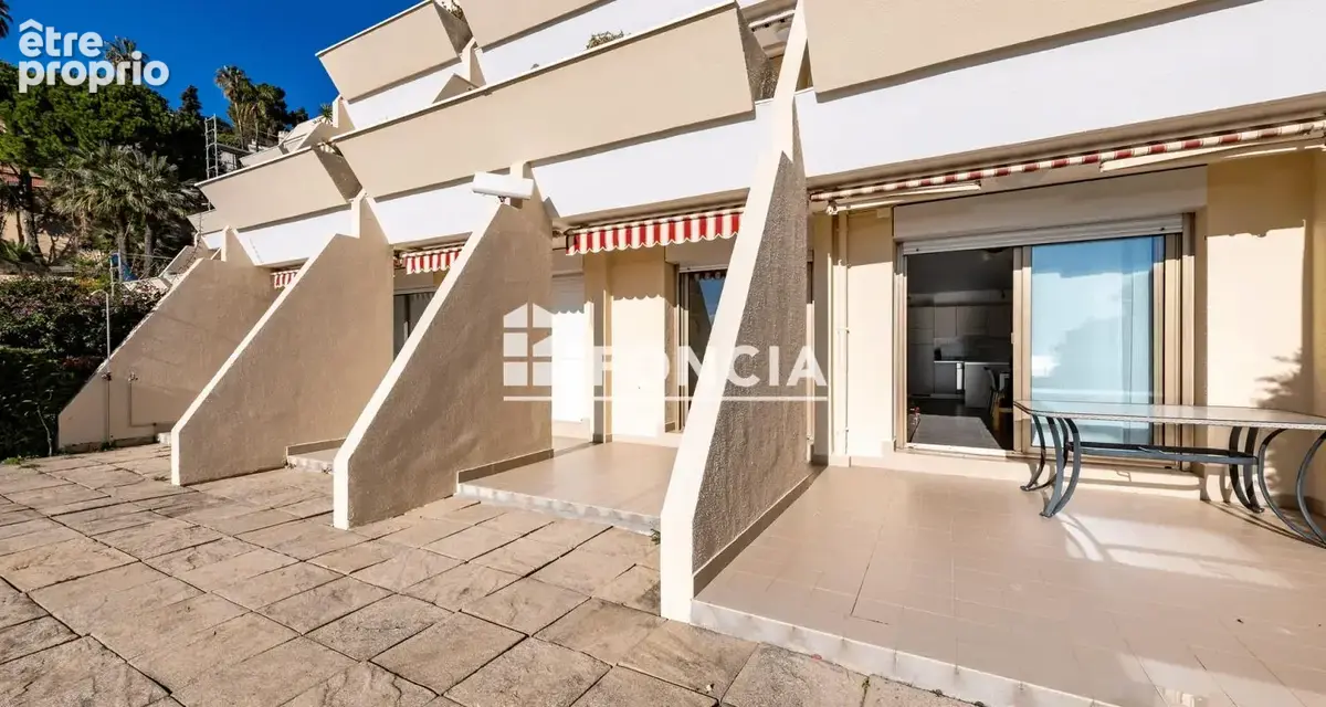 Menton garavan, 4 pieces avec terrasse et jardin vue mer, dans residence au calme avec piscine, vendu avec garage et cave - photo 3