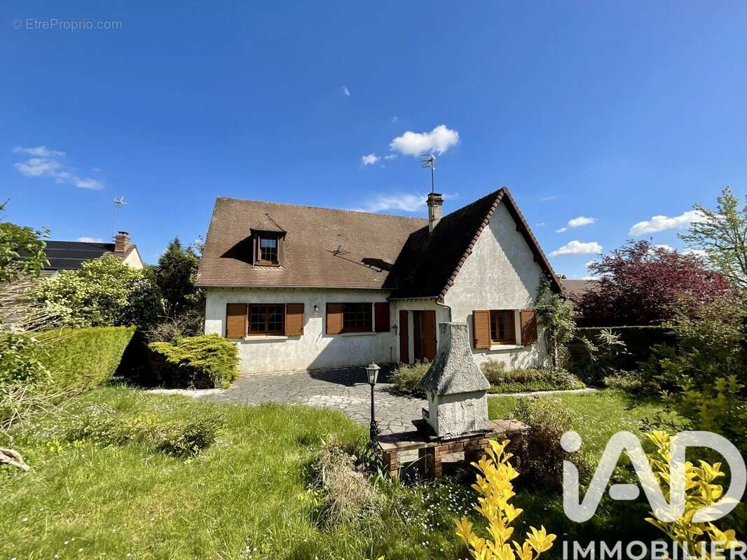 Maison 172 m² à La Ville-Du-Bois  - photo 2