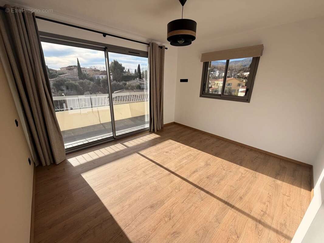 Appartement à VENCE