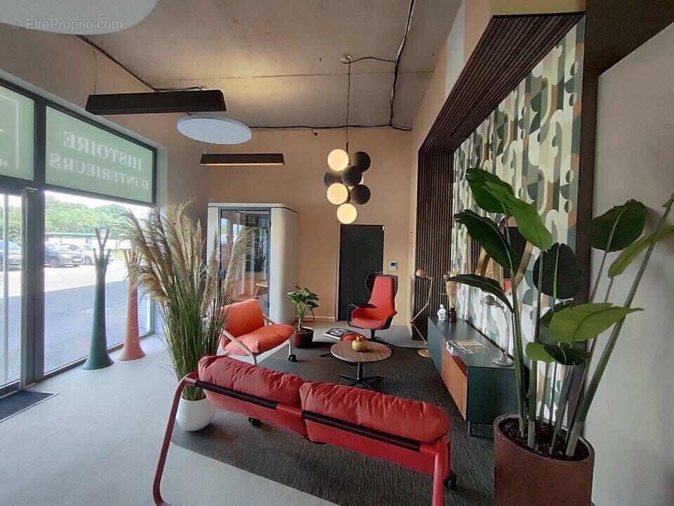 Commerce à VAULX-MILIEU