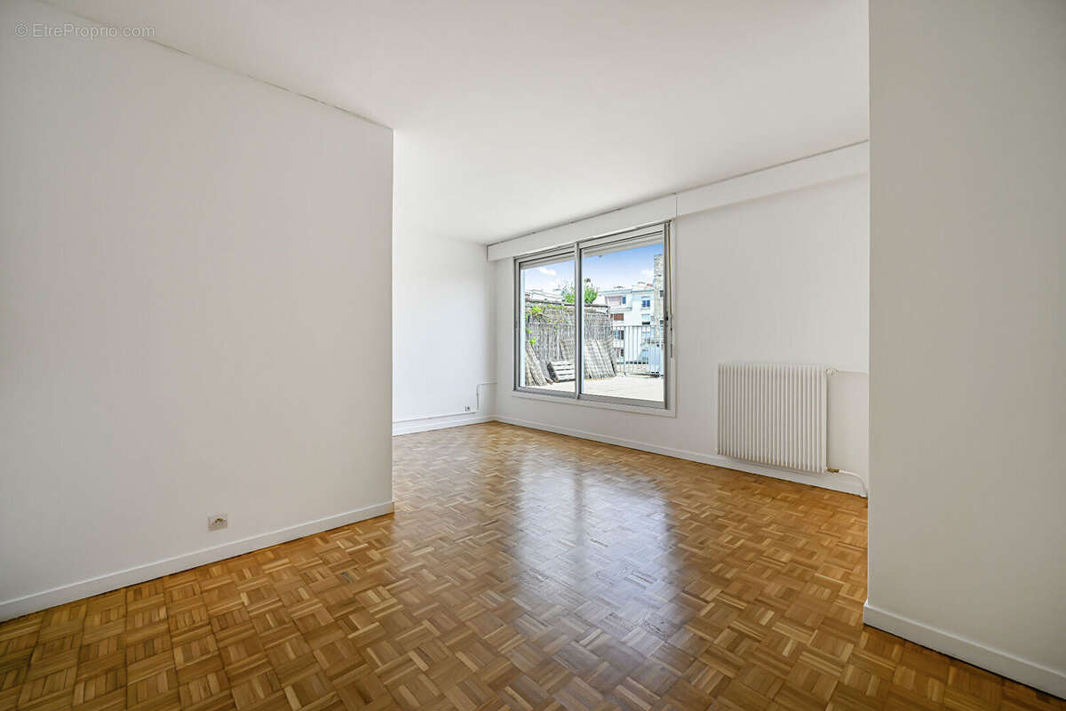 Appartement à PARIS-14E