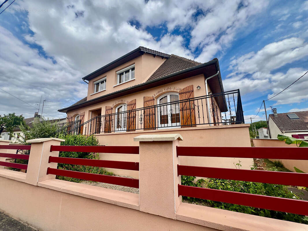 Maison à VARENNES-SUR-SEINE