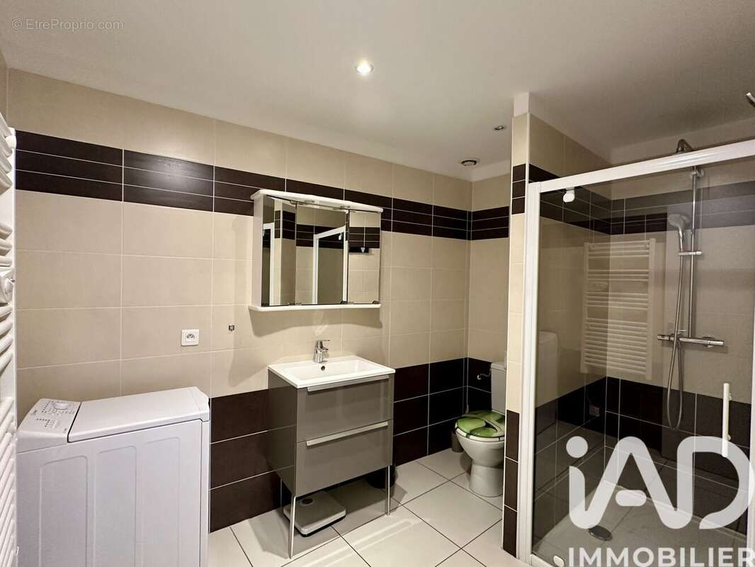 Maison 257 m² à Saint-Saturnin-De-Lucian  - photo 5
