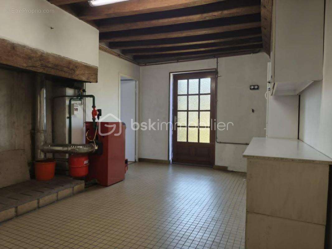 Maison en pierre de plain-pied avec dépendances - photo 8