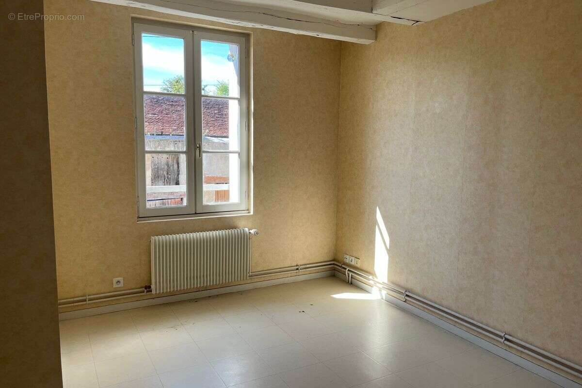 Maison à FERRIERE-LARCON