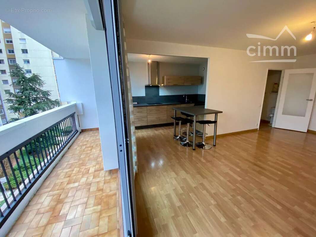 Appartement à SAINT-ETIENNE