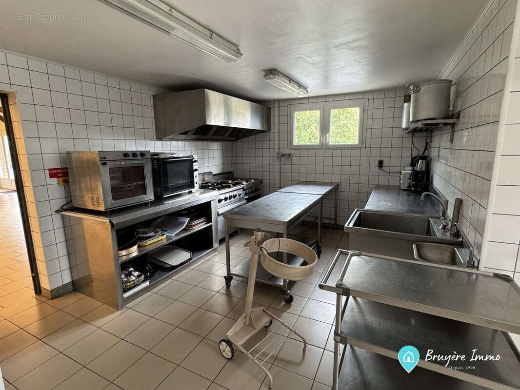 Commerce à AVESNES-SUR-HELPE