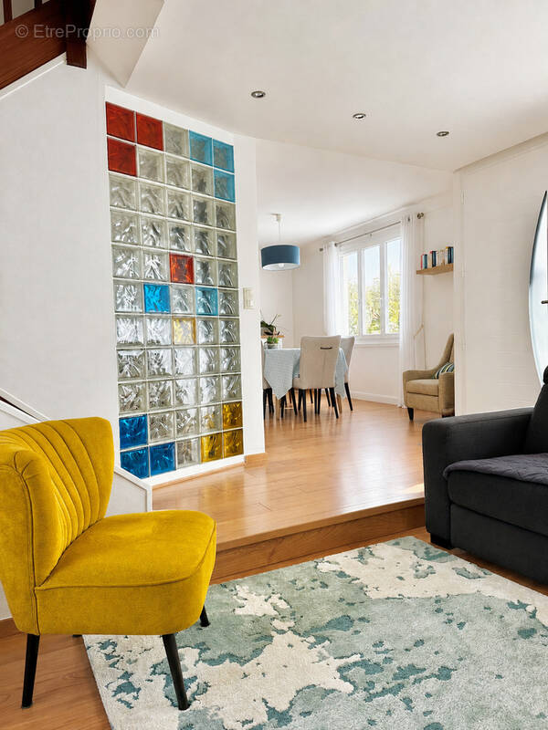 Maison familiale de 110 m2 rénovée avec espace bureau et dépendances à trignac - photo 2