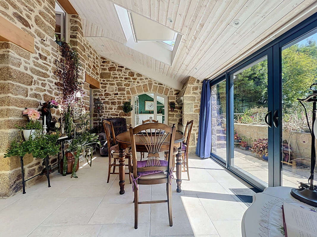 Maison en pierre rénovée, jardin clos et vie de plain-pied à Roz-sur-Couesnon Baie du Mt St Michel - photo 4