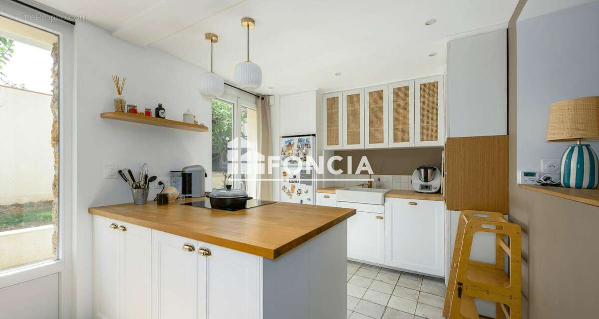 VERSAILLES - Porchefontaine – Maison de 107,12 m² entièrement refaite à neuf - photo 11