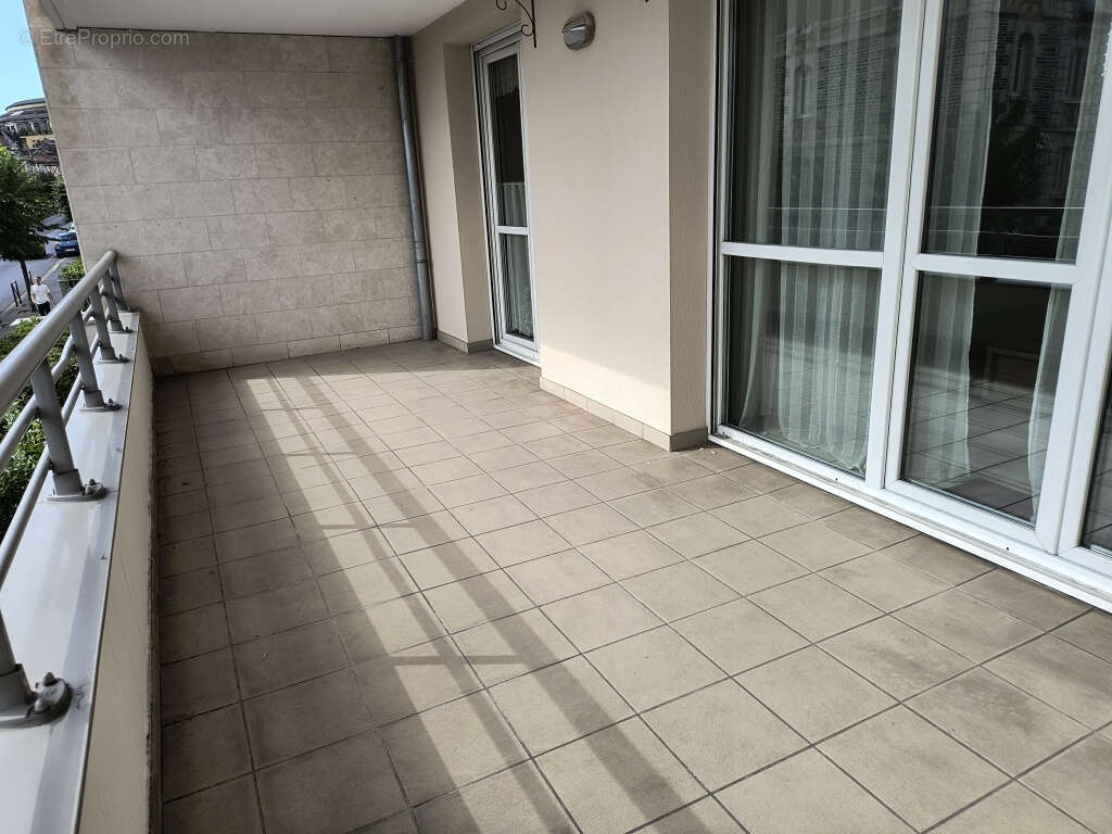 BRIVE bel appartement excellent état avec  Terrasse et balcon. - photo 6