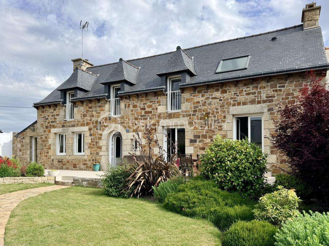 Ensemble immobilier de caractère au cœur de la campagne de Plestan - photo 2