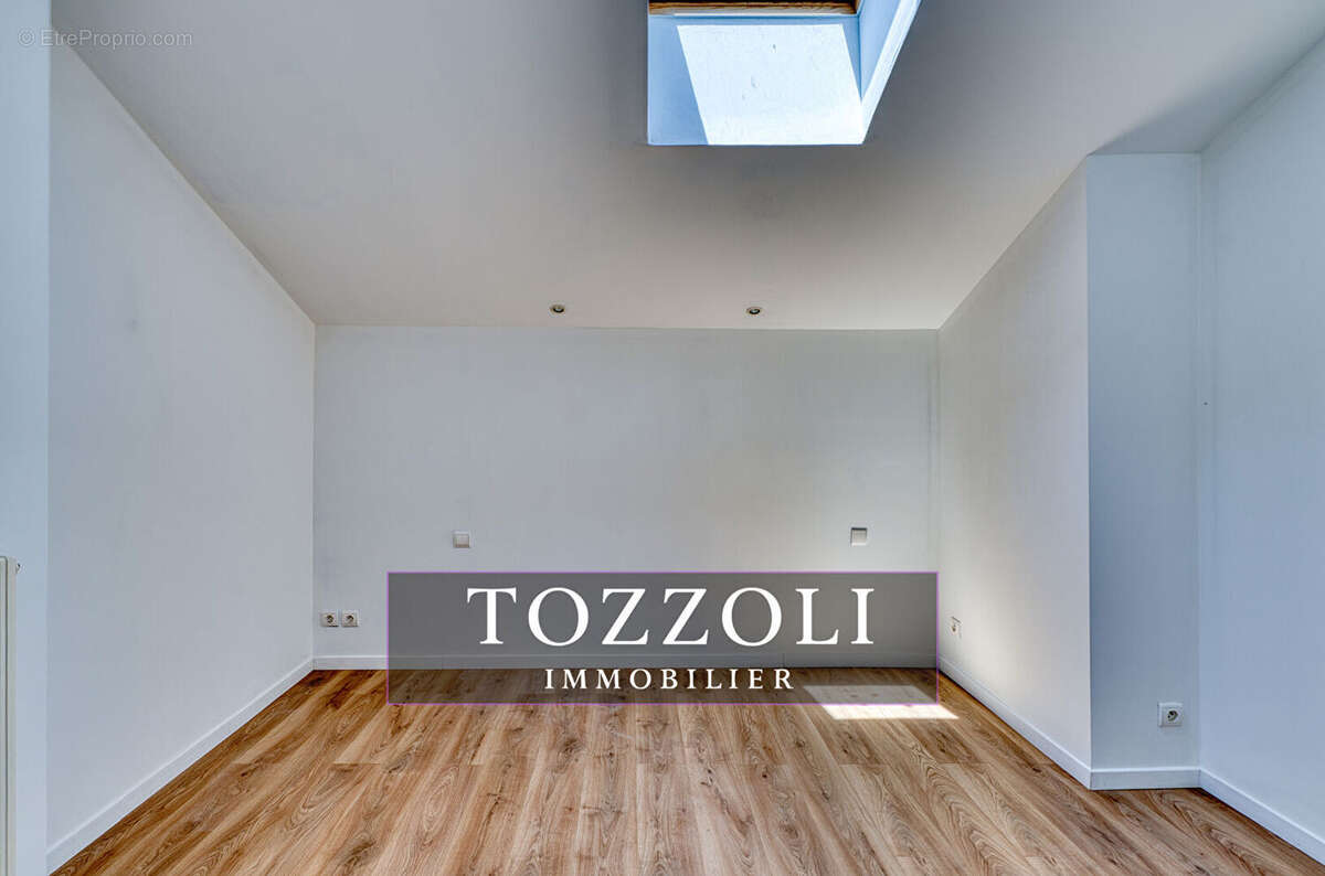 Maison spacieuse 7 pièces 215 m2 à Saint Georges d'Espéranche - photo 17