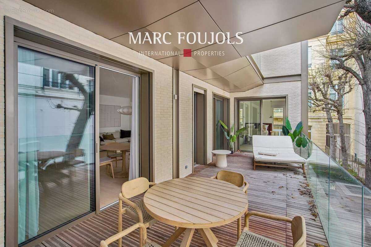 Appartement à PARIS-8E