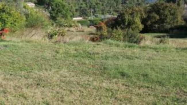 Terrain à LA CHAPELLE-SAINT-LUC