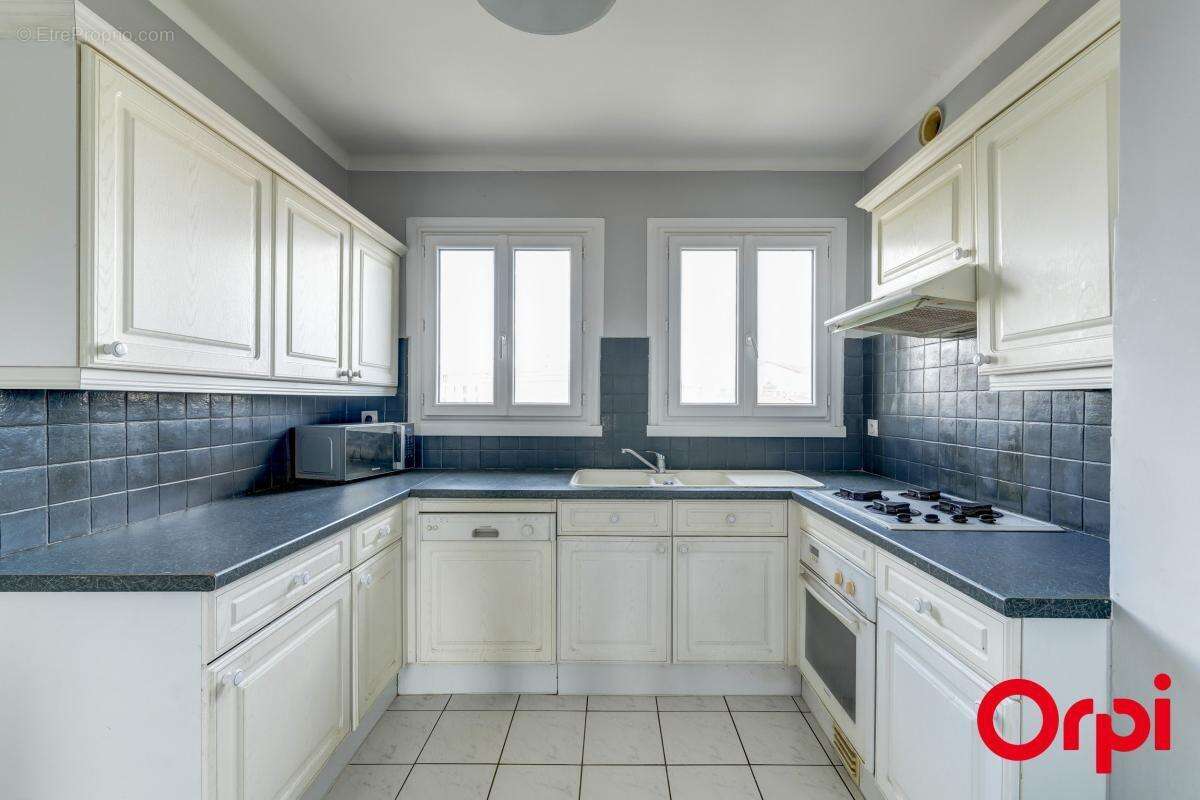 CALUIRE CENTRE BOURG - T3 de 79 m² avec vue dégagée - photo 6