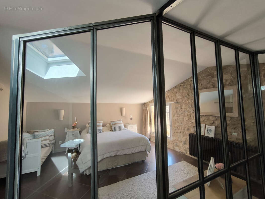 Mirmande. propriete en pierre de pays. renovee en totalite  223.72 m2. parc 1527m2 clos. piscine. dependances - photo 23