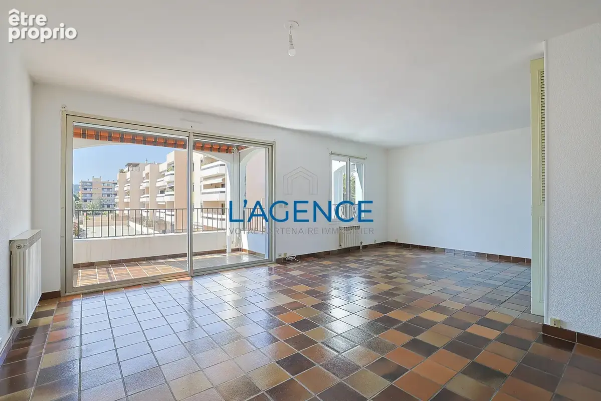 Appartement T4 de 89 m2 en dernier étage avec ascenseur dans résidence fermée et verdoyante au centre ville de - photo 2