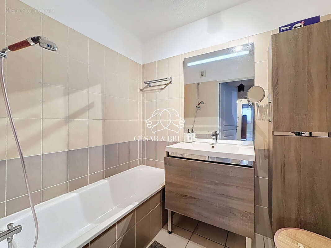 Appartement 80 m² à Venissieux  - photo 8