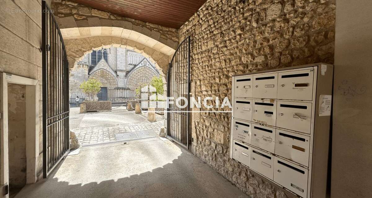 poitiers cathédrale - appt t1 bis 37 m2 - parking extérieur  - photo 8
