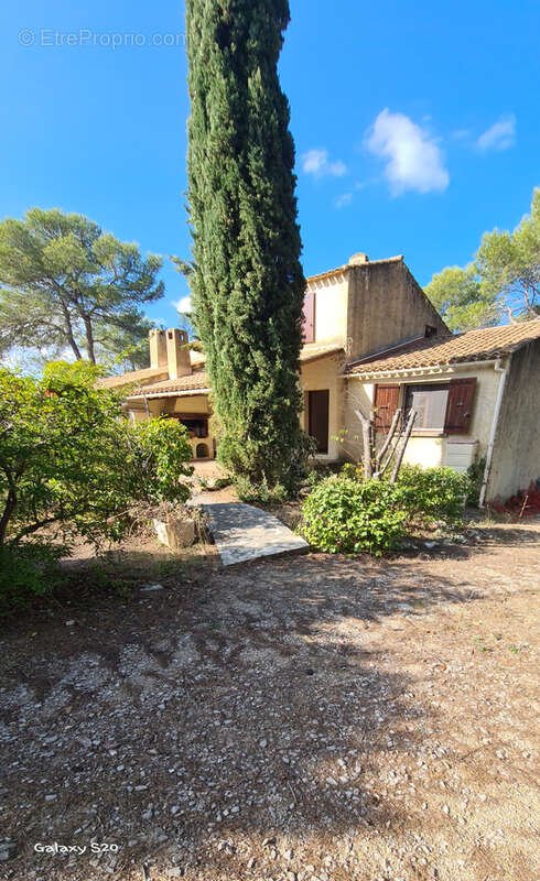 Maison à SAINT-CLEMENT-DE-RIVIERE