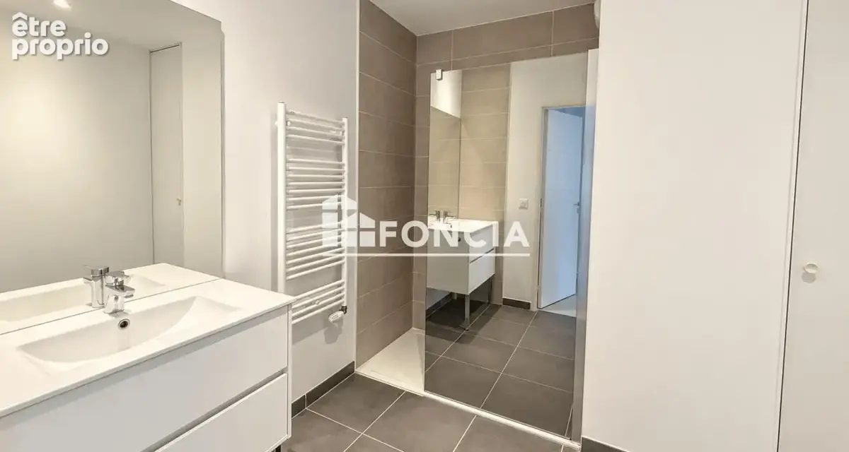 À vendre - villefranche-sur-saône – t2 récent avec balcon sur cour et box fermé - photo 4
