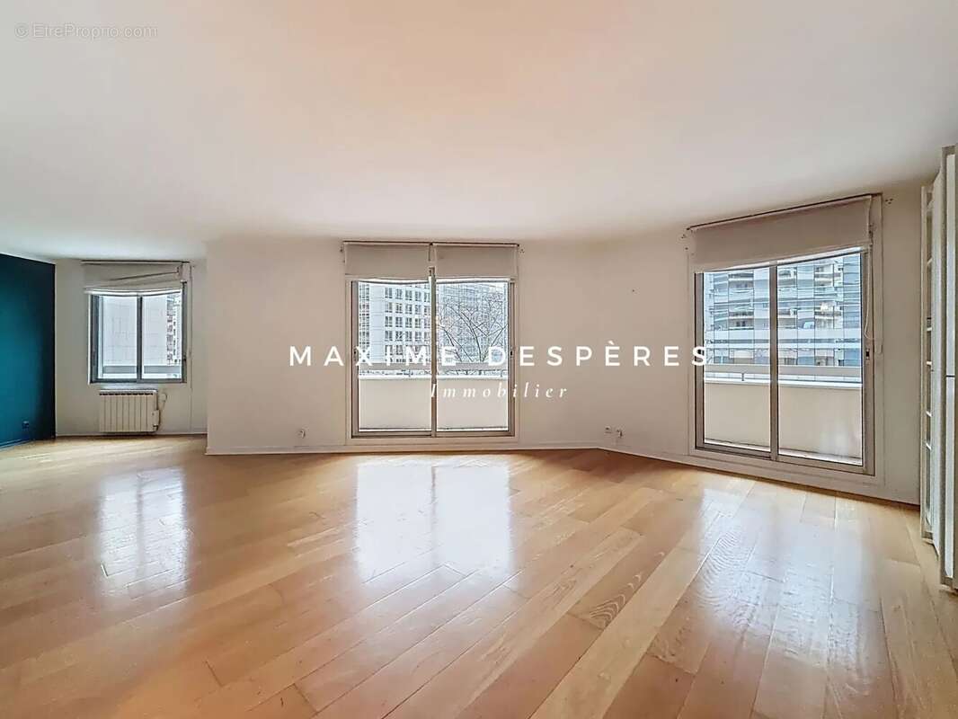 Appartement à COURBEVOIE
