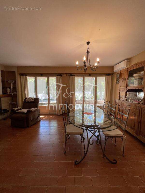 Maison à L'ISLE-SUR-LA-SORGUE