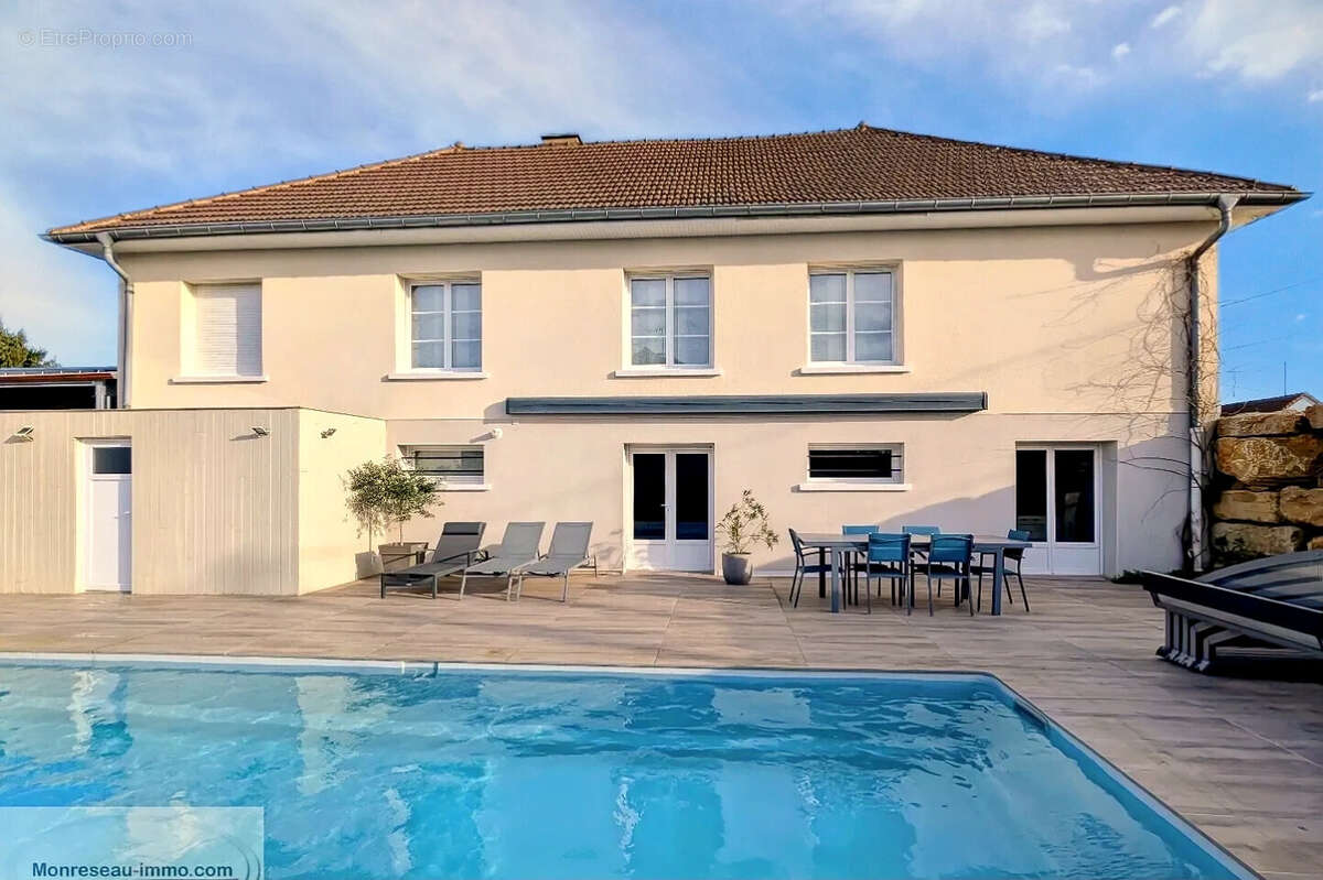 Maison à SAINT-AMBREUIL